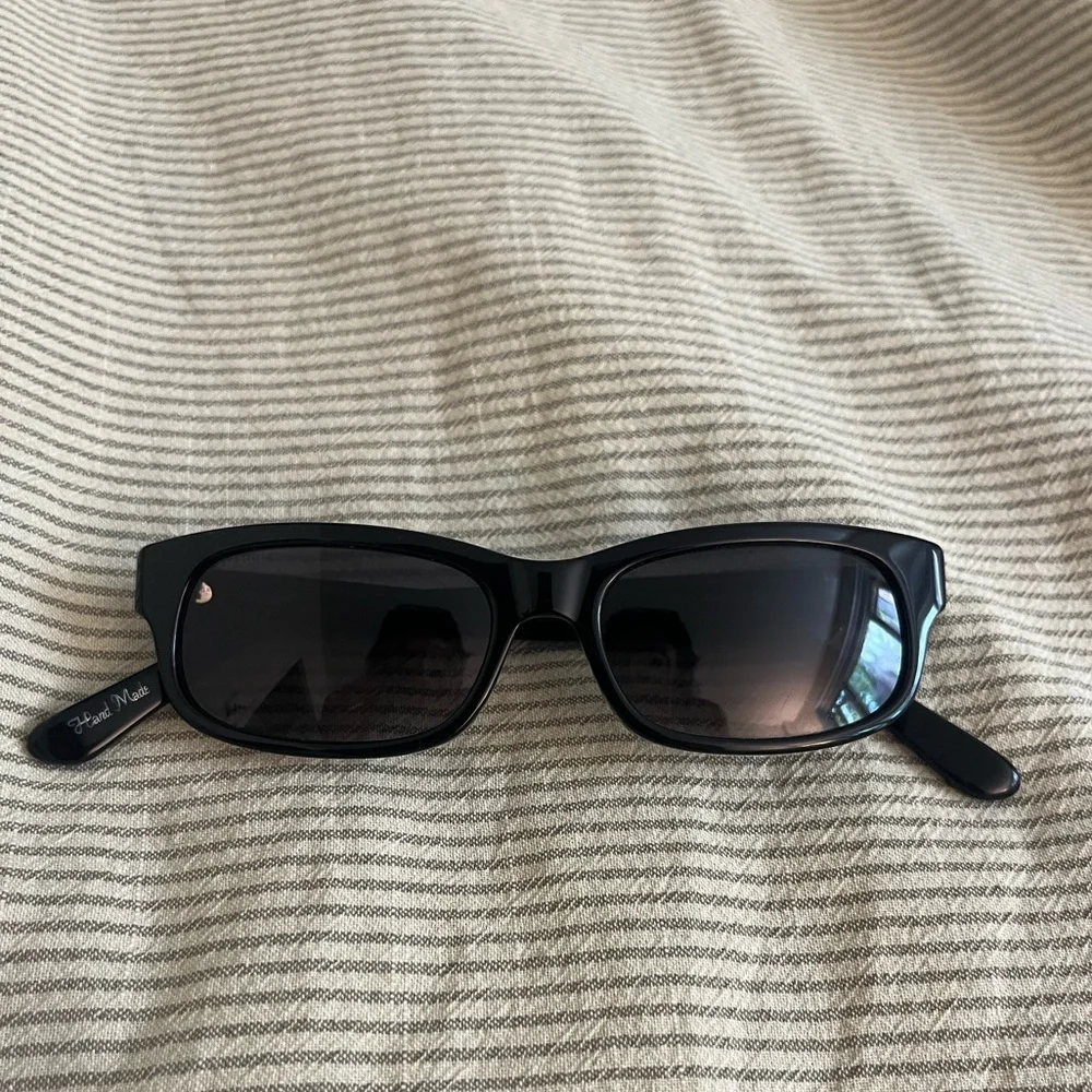 FÉROCE Hilary Polarized Sunglasses Black - 90’s Y2K rectangular frame